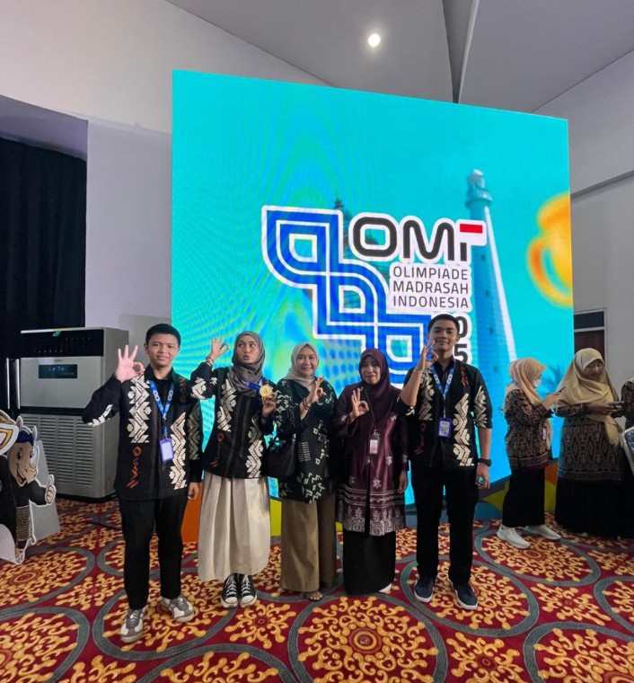 Dari Hasil Jagung Berlimpah hingga AI Penyelamat Aksara Lontara, MAN 2 Makassar raih 2 Medali