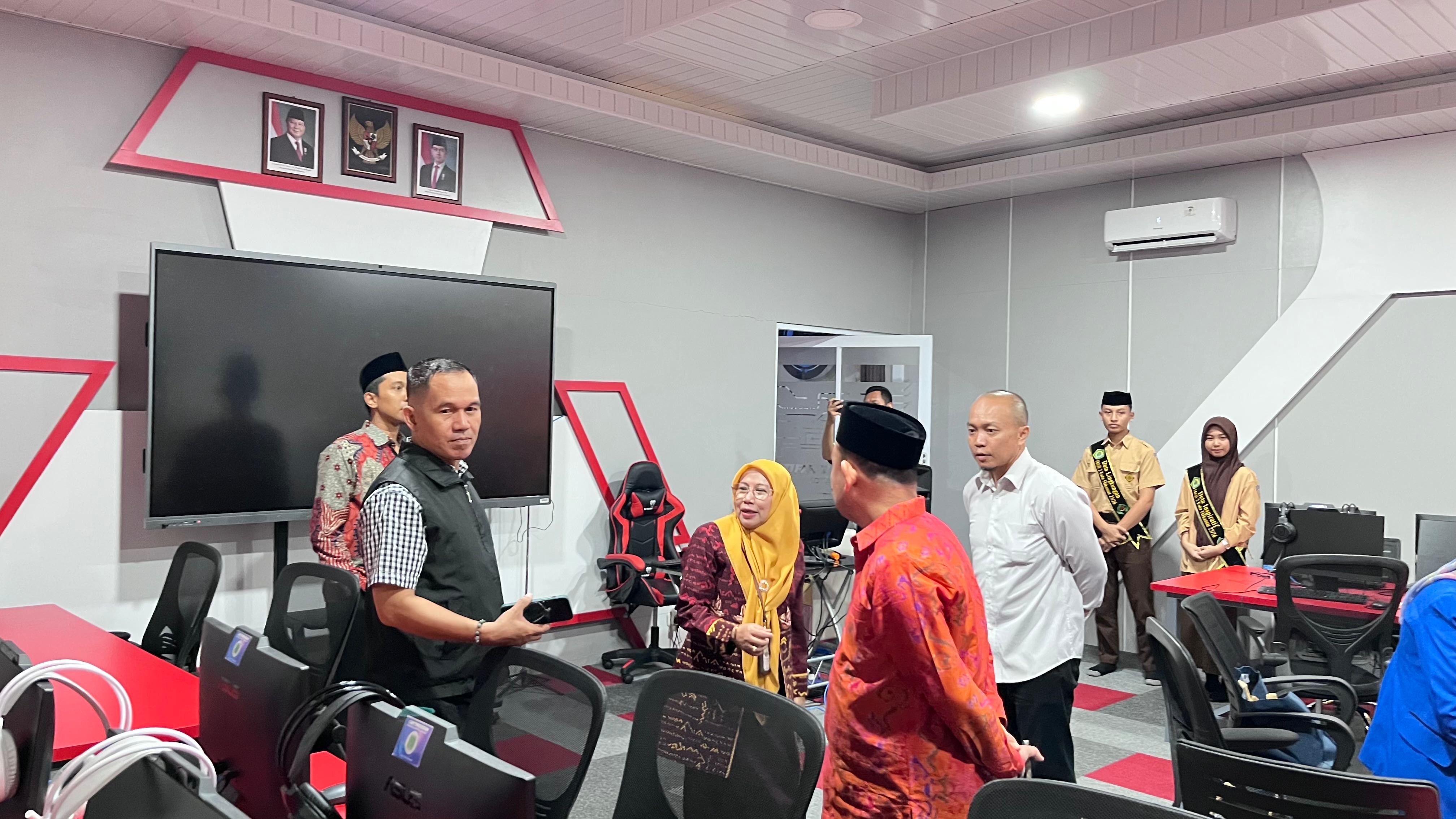 Kasubdit Sarpras KSKK Kemenag RI Tinjau Transformasi Digital dan Proyek PHTC di MAN 2 Kota Makassar