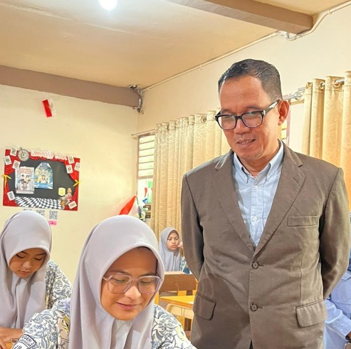 Kabid Penmad Kanwil Kemenag Sulsel Pantau Langsung Pelaksanaan UM di MAN 2 Kota Makassar