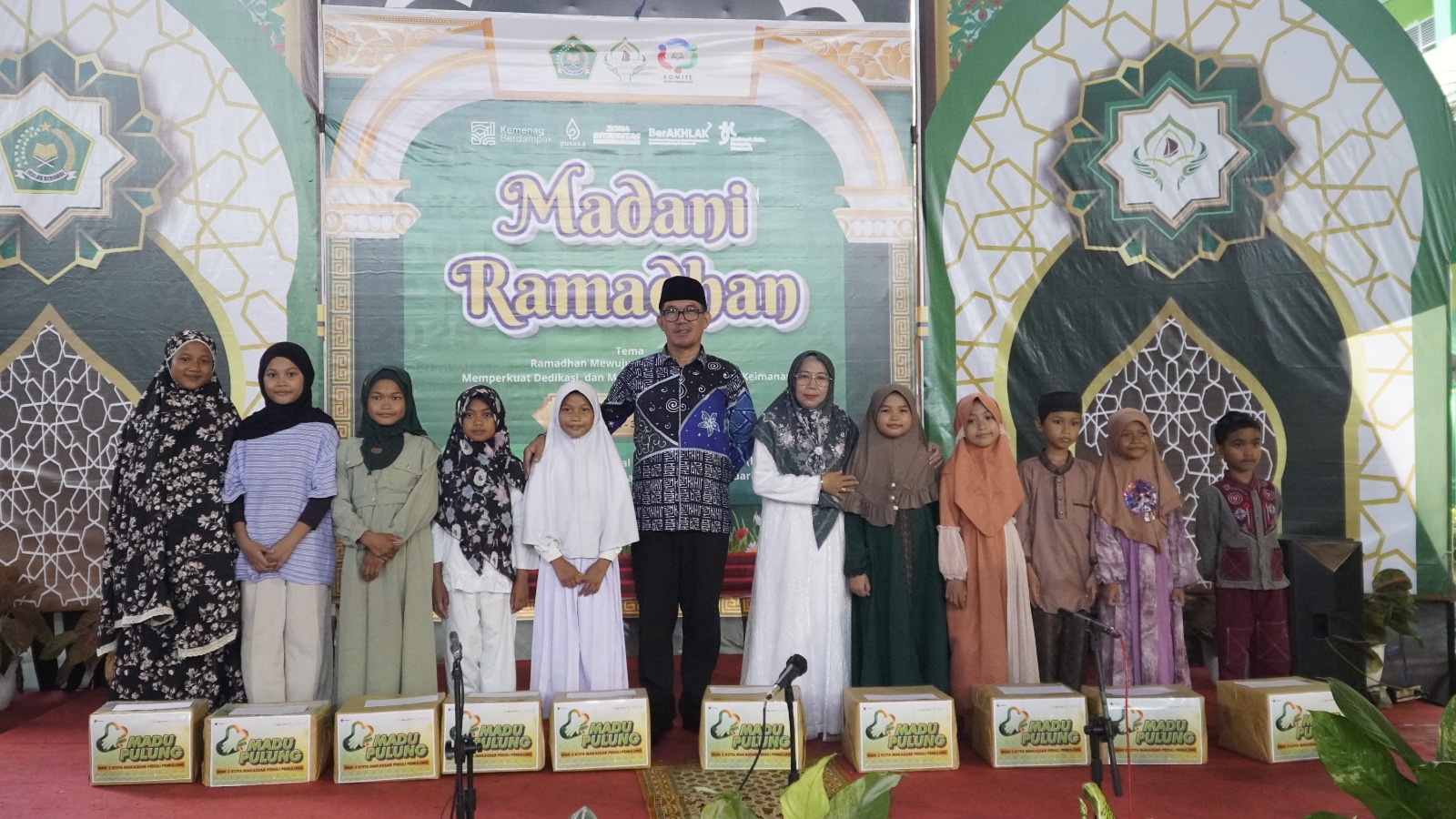 Implementasi "Kemenag Berdampak", MAN 2 Kota Makassar Salurkan Bantuan Lewat Program MADU PULUNG