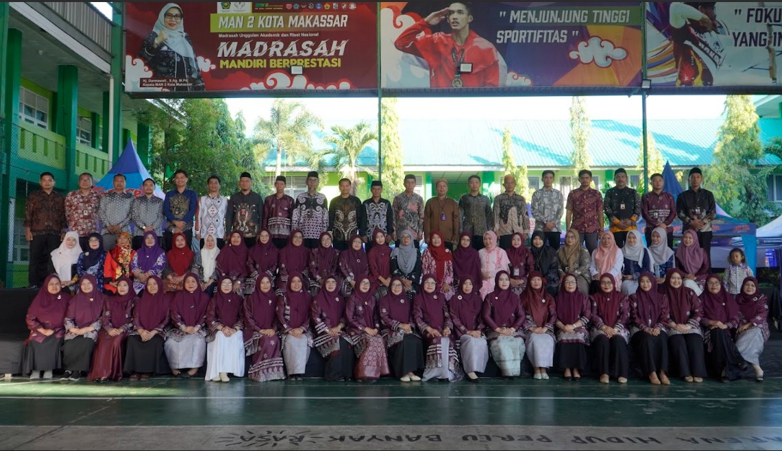 MAN 2 Makassar Gelar Upacara Hari Kartini