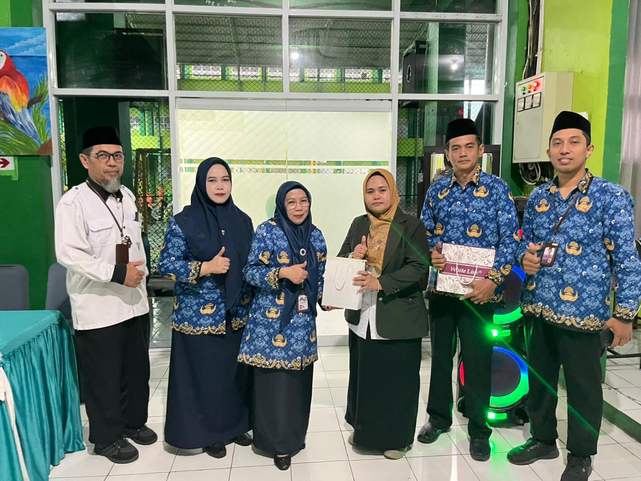 MAN 2 Kota Makassar Lepas Dua Guru PPPK ke Tempat Tugas Baru