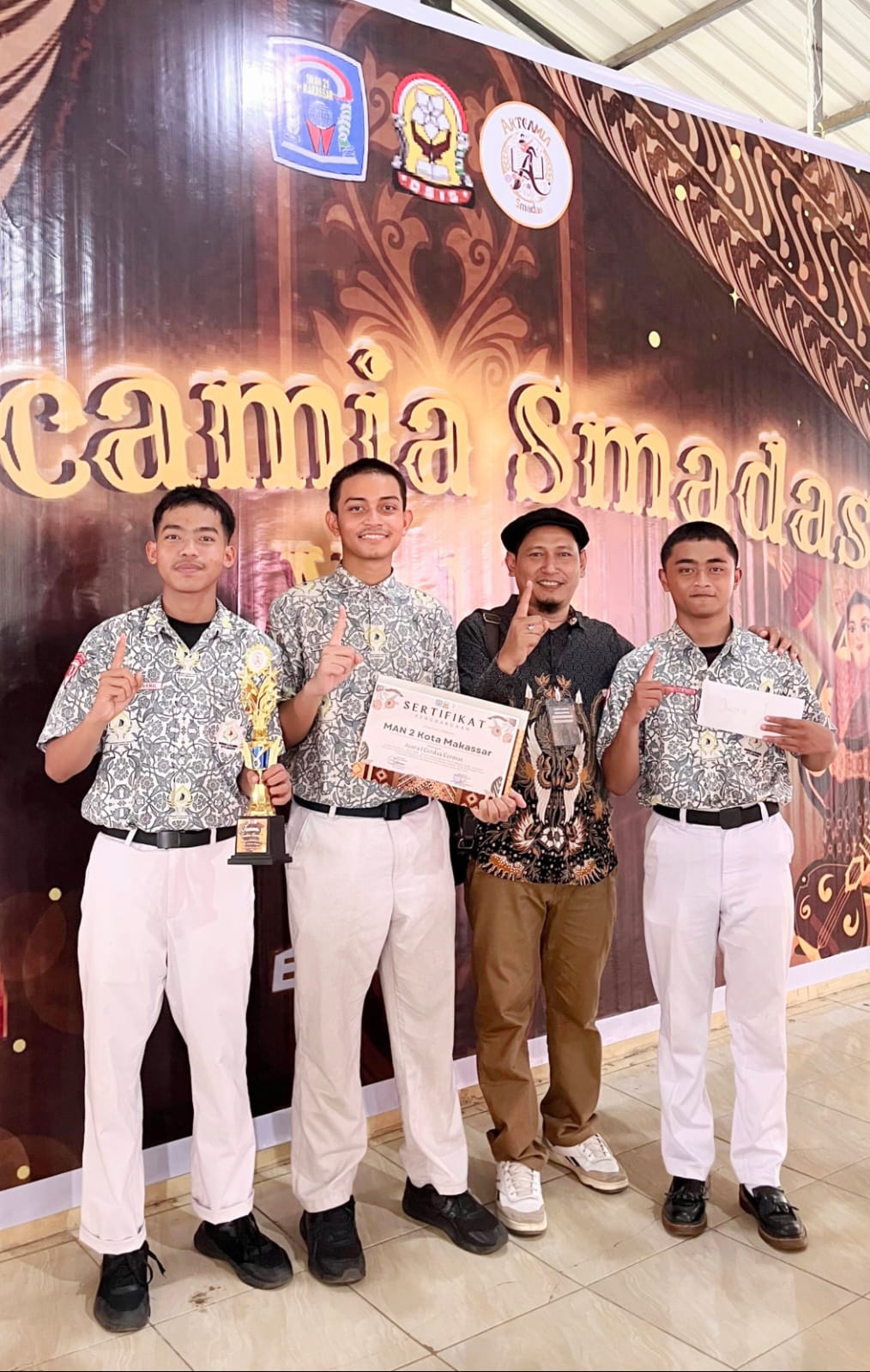 Gelar Juara Bertambah, Tim LCC MAN 2 Kota Makassar Raih Podium Utama di Artcamia SMADAS Vol.II