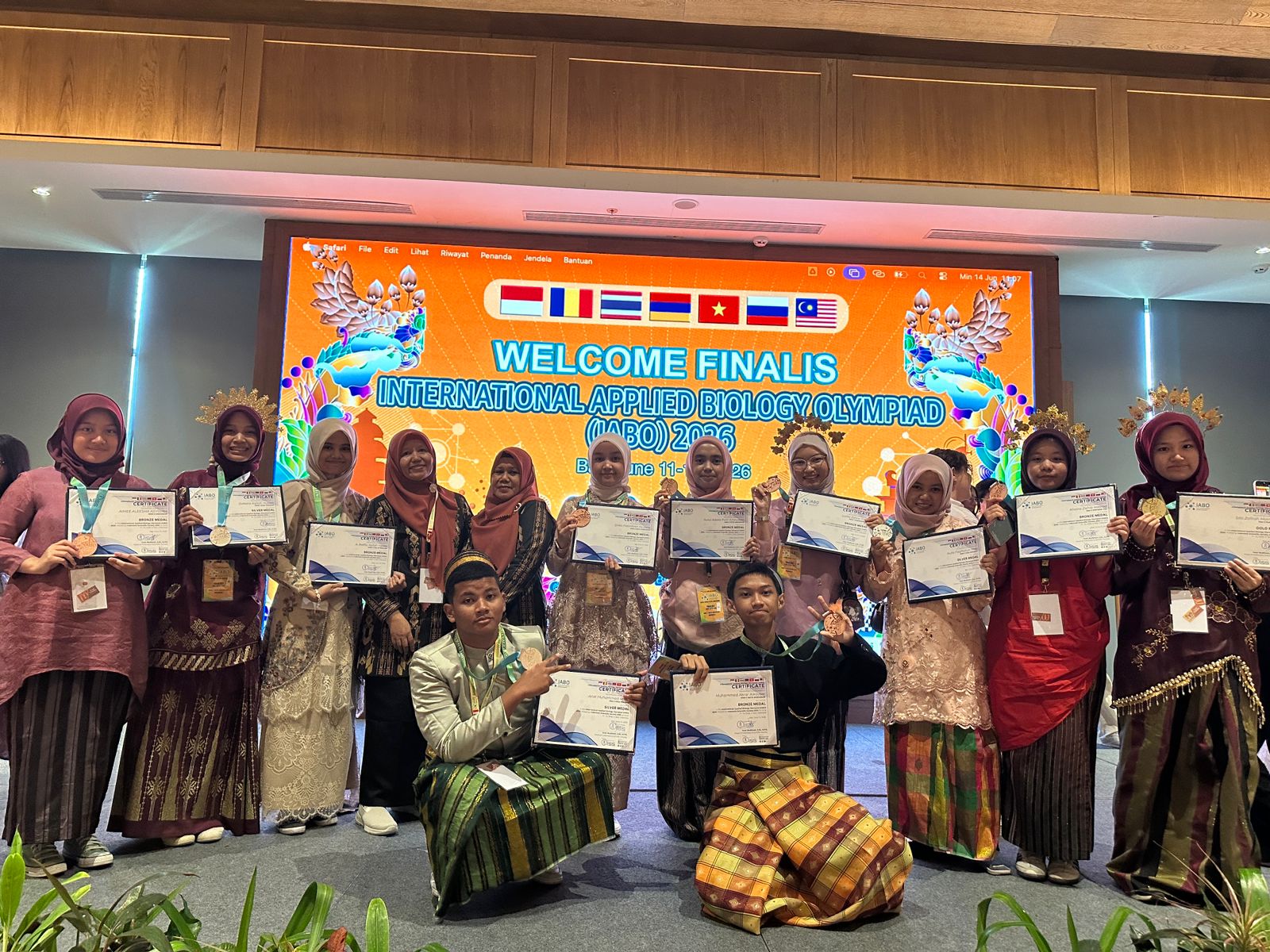 Membanggakan, Murid MAN 2 Kota Makassar Borong 11 Medali di Olimpiade Biologi Internasional Bali