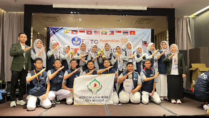 Tim Robotik MAN 2 Kota Makassar Borong Juara di Ajang WRP Malaysia