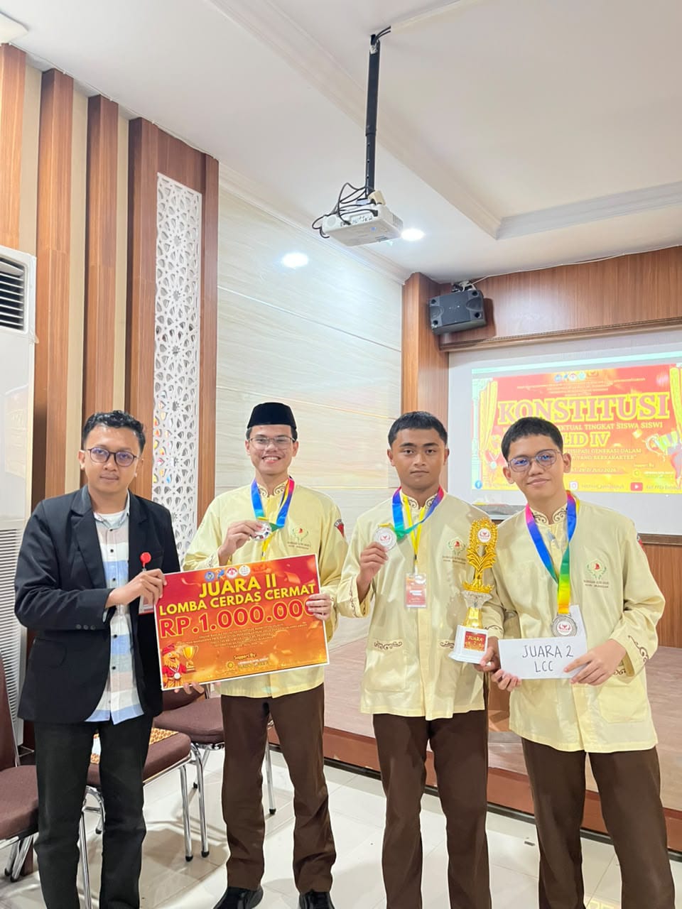 Tim MAN 2 Kota Makassar Raih Juara 2 Lomba Cerdas Cermat Konstitusi Tingkat Provinsi