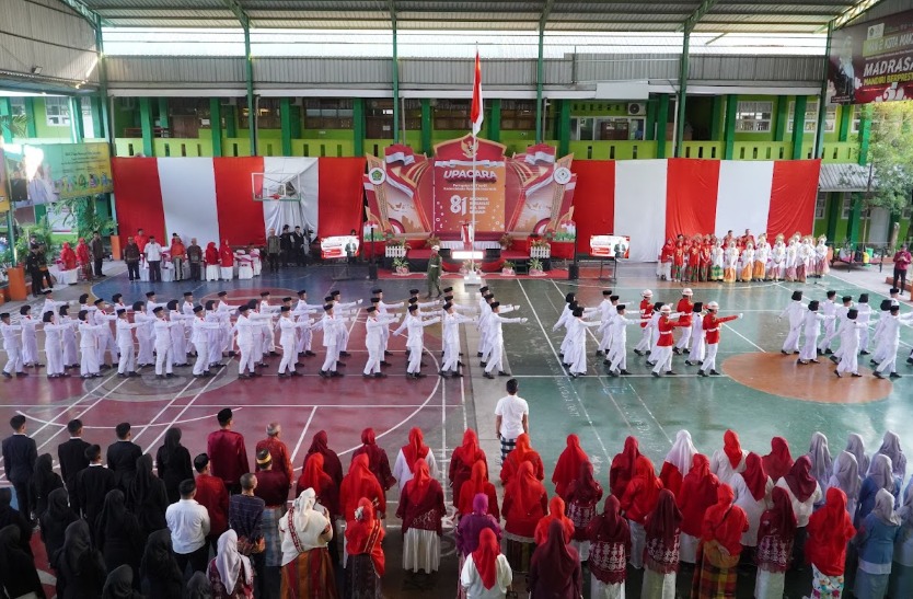 Merah Putih Kembali Berkibar, MAN 2 Kota Makassar Tutup Rangkaian HUT ke-81 RI dengan Khidmat
