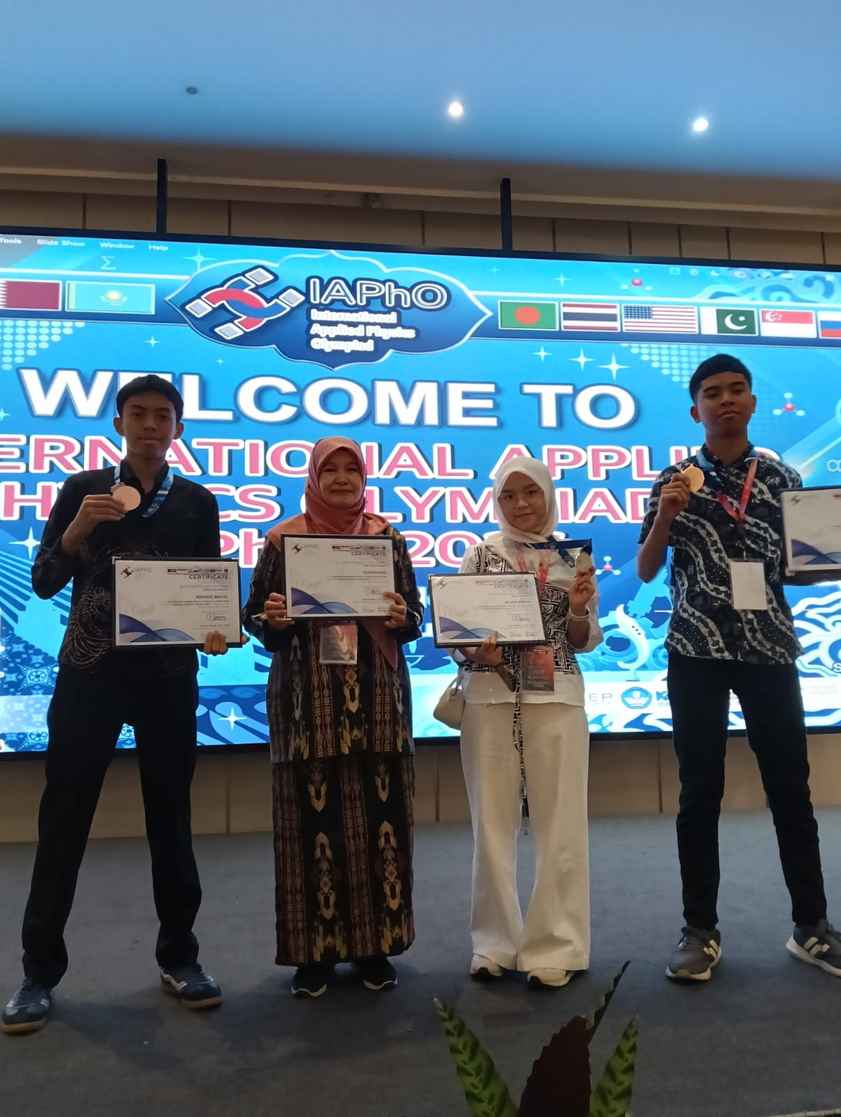 Murid MAN 2 Kota Makassar Ukir Prestasi Gemilang di Ajang IAPHO 2026 Bandung