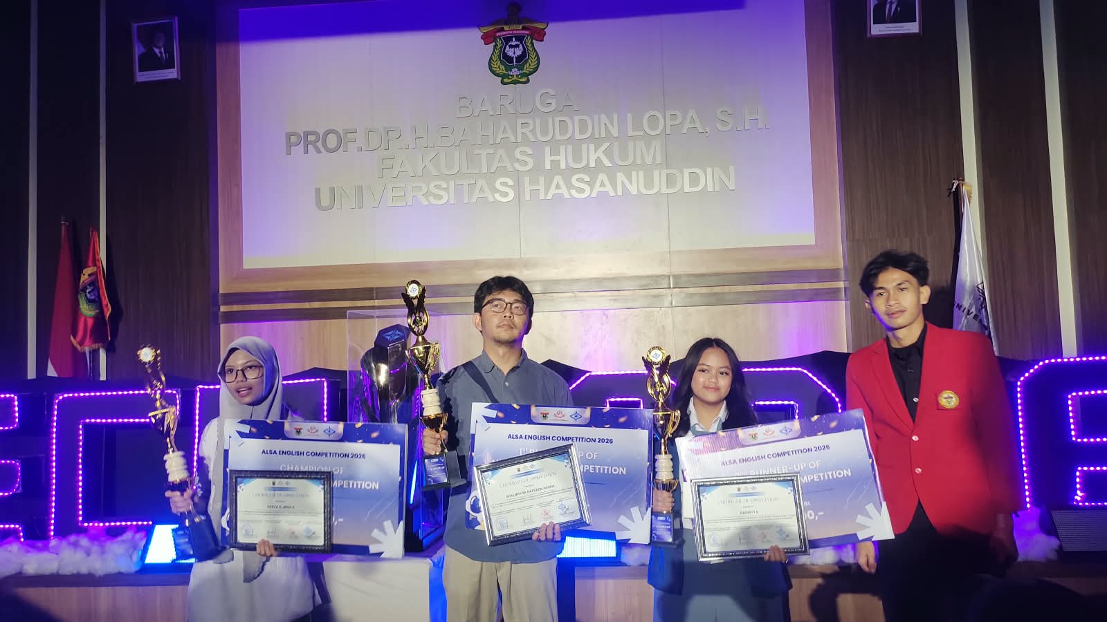 Sabet Juara 1 Newscasting di AECO Unhas 2026, Murid MAN 2 Kota Makassar Pukau Dewan Juri